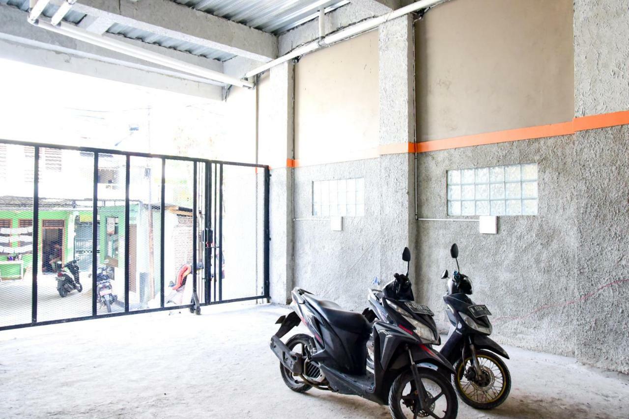 RedDoorz near Mangga Dua Square Hotel Jakarta Buitenkant foto